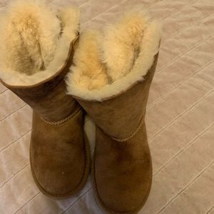 Girls Ugg boots with pink bows.